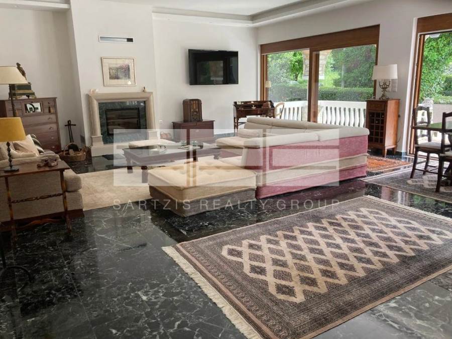 (For Sale) Residential Floor Apartment || Athens North/Ekali - 220 Sq.m, 4 Bedrooms, 750.000€ 