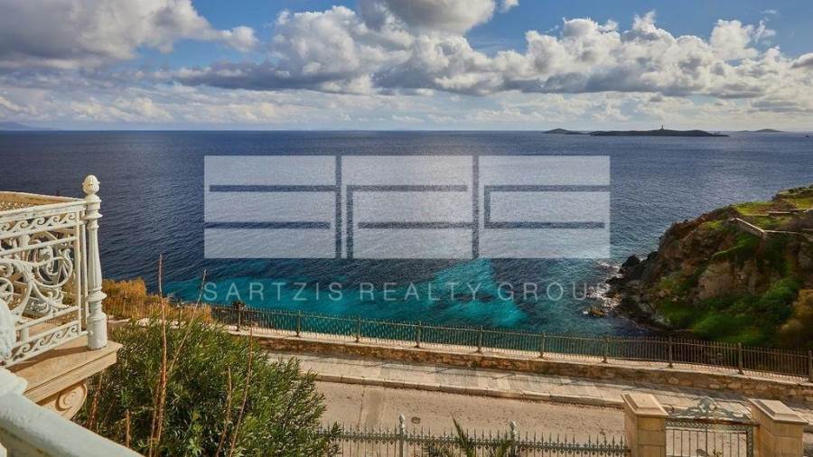 (For Sale) Residential Detached house || Cyclades/Syros-Ermoupoli - 520 Sq.m, 8 Bedrooms, 1.500.000€ 