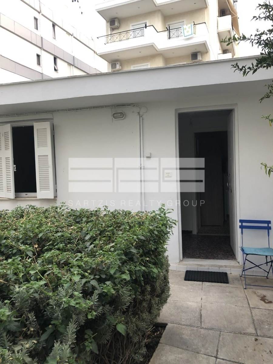 (Προς Ενοικίαση) Κατοικία Γκαρσονιέρα || Αθήνα Νότια/Γλυφάδα - 30 τ.μ, 1 Υ/Δ, 530€ 