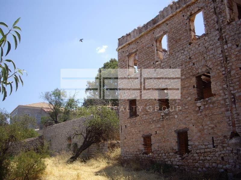 (For Sale) Residential Detached house || Piraias/Hydra - 1.000 Sq.m, 900.000€ 