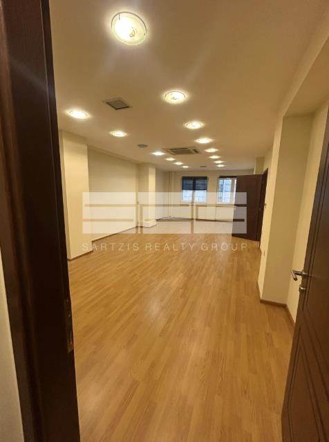 (Προς Ενοικίαση) Επαγγελματικός Χώρος Γραφείο || Αθήνα Κέντρο/Αθήνα - 240 τ.μ, 4.000€ 