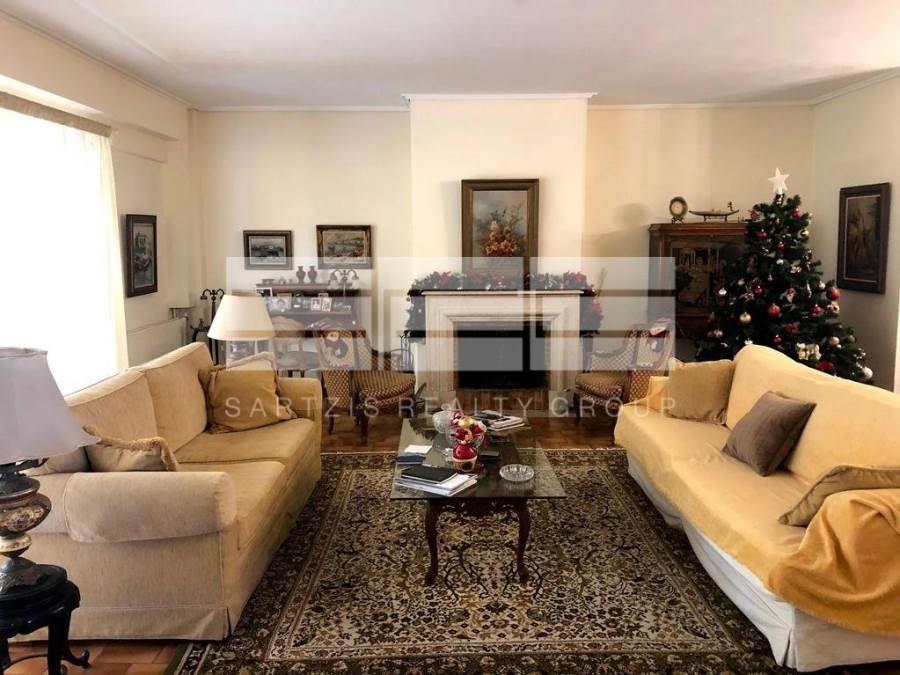 (For Sale) Residential Floor Apartment || Athens North/Nea Erithraia - 210 Sq.m, 4 Bedrooms, 650.000€ 