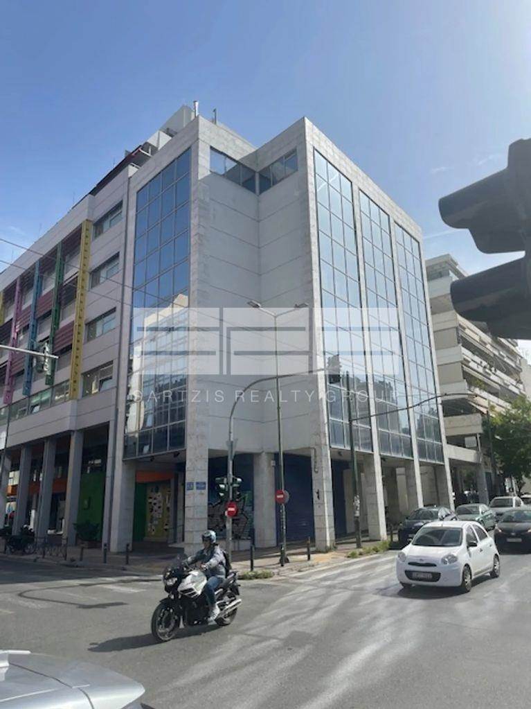 (Προς Πώληση) Επαγγελματικός Χώρος Κτίριο || Αθήνα Κέντρο/Αθήνα - 670 τ.μ, 7.200€ 