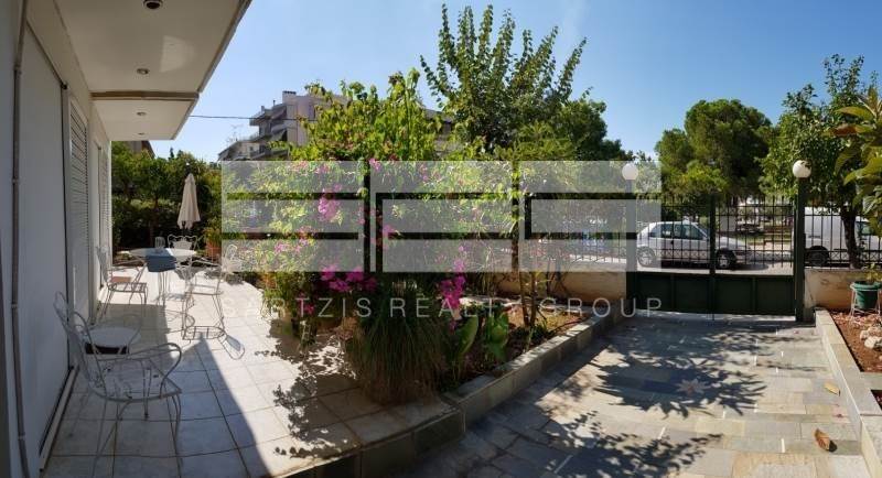 (Προς Πώληση) Αξιοποιήσιμη Γη Οικόπεδο || Αθήνα Νότια/Γλυφάδα - 400 τ.μ, 750.000€ 
